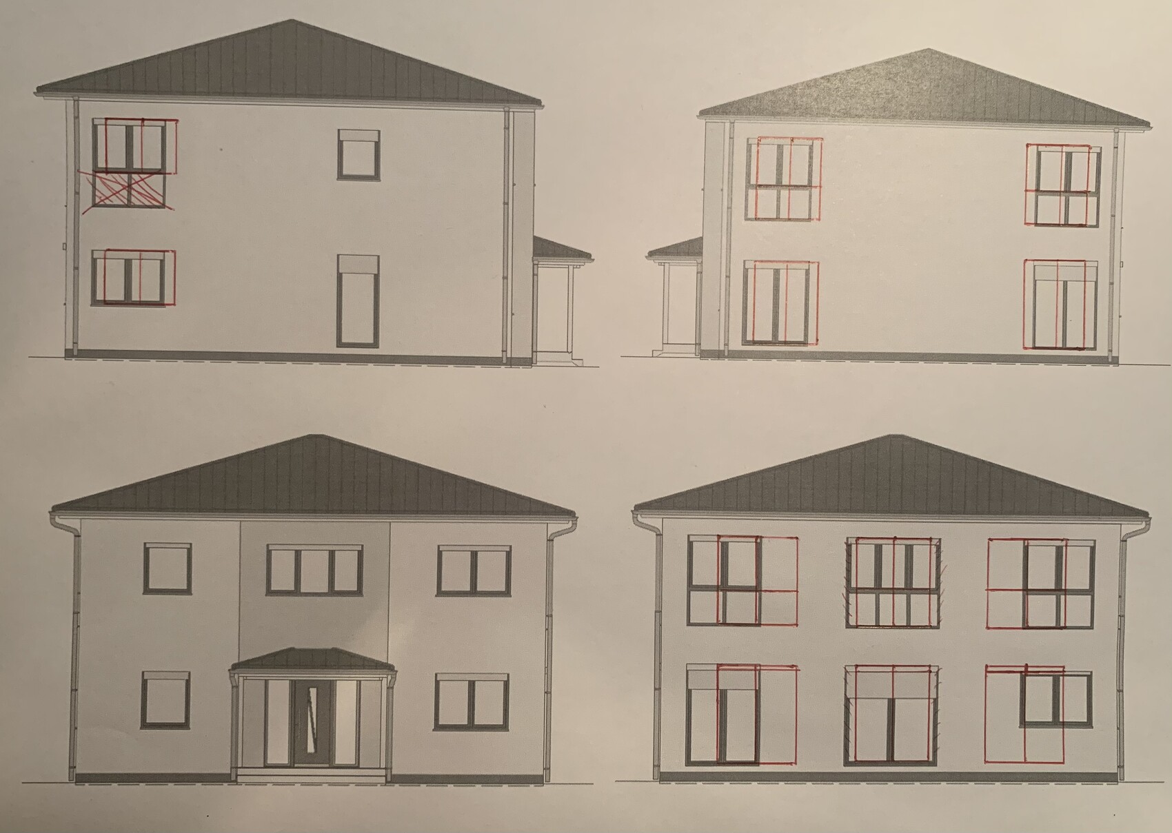 Architekten-Ansichten eines zweistöckigen Wohngebäudes aus vier Perspektiven, Fenster rot markiert.