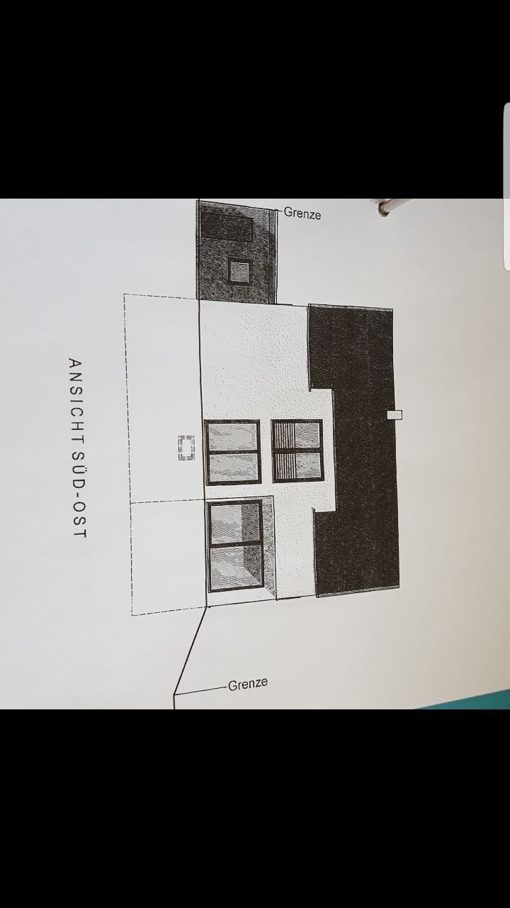 Detaillierte Architektur-Hausansicht Sudost mit Fenstern und Grundstücksgrenze