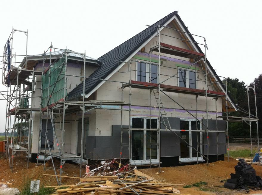 hausbau-mit-geruesten-aussenwaende-daemmung.jpg