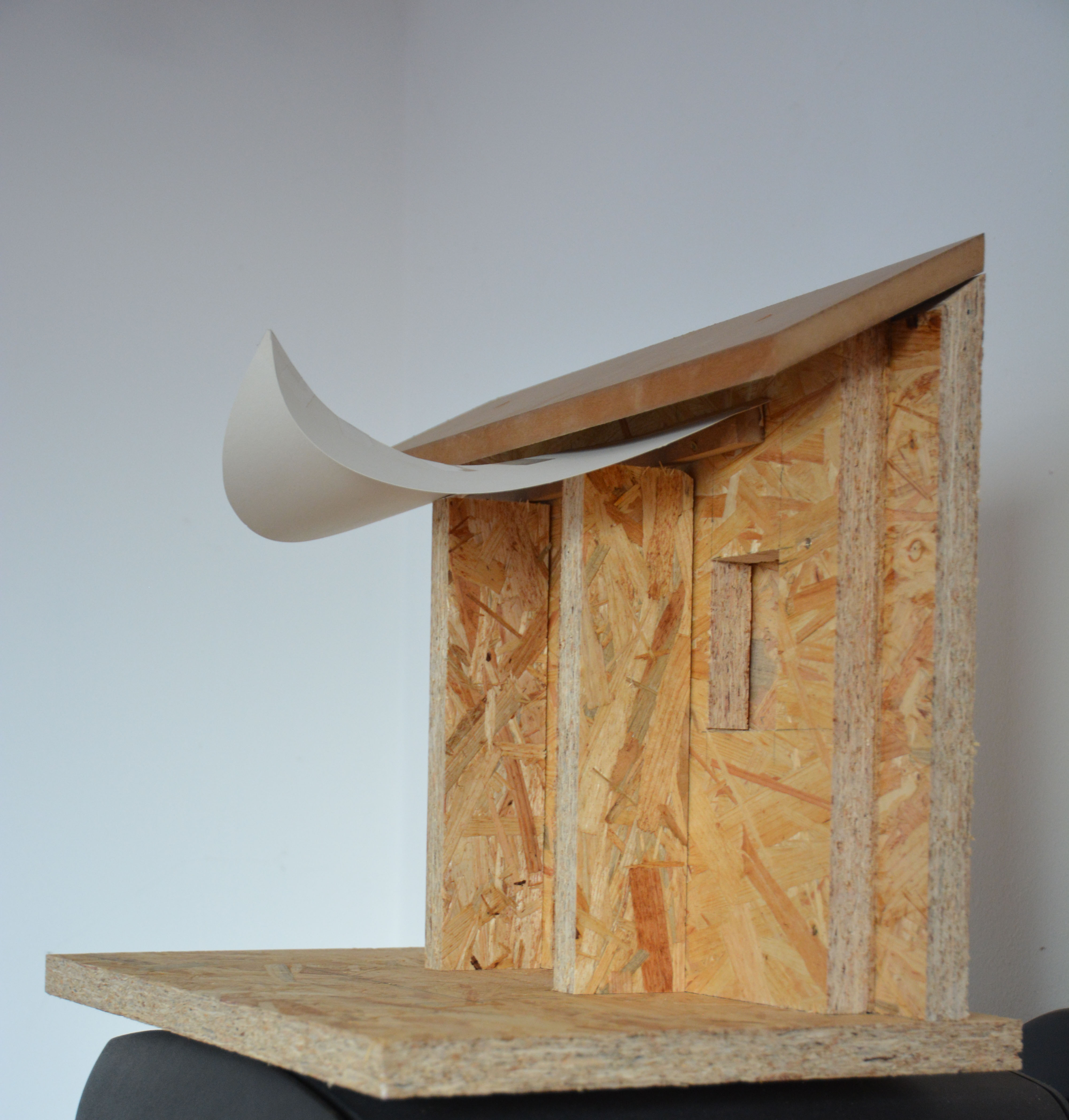hauseingang-mit-geschwungenem-dach-385072-2.jpg