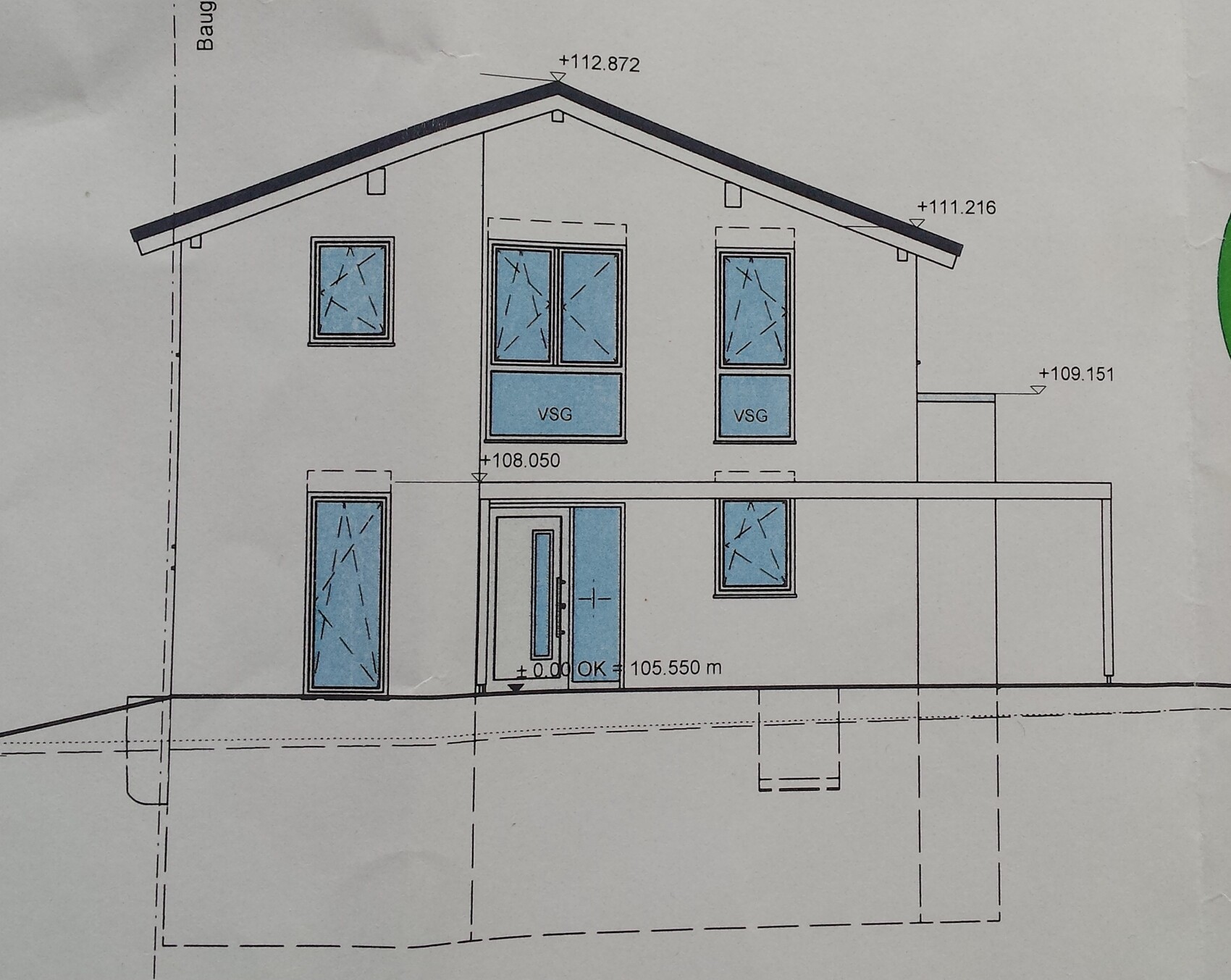 Außenansicht eines zweigeschossigen Hauses mit Dach und Fenstern als Architekturzeichnung
