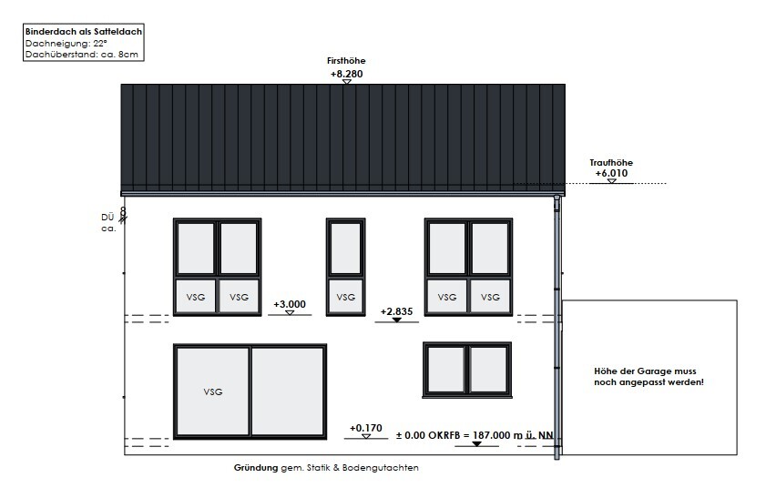 Frontansicht eines zweigeschossigen Hauses mit dunklem Dach, Fenstern und Garage rechts.