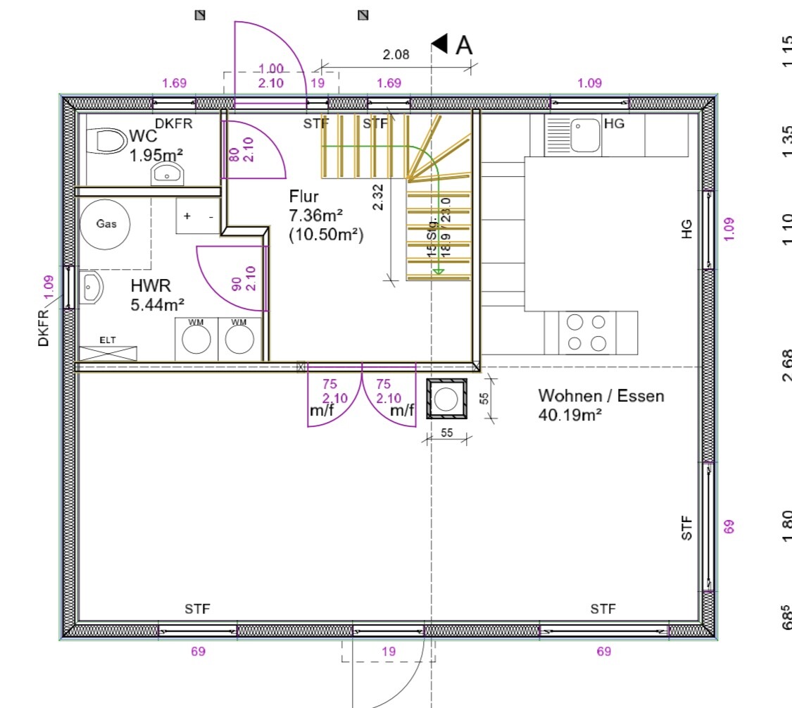 Grundriss Erdgeschoss: offener Wohn-/Essbereich mit Küche, Flur, Treppe, WC, HWR