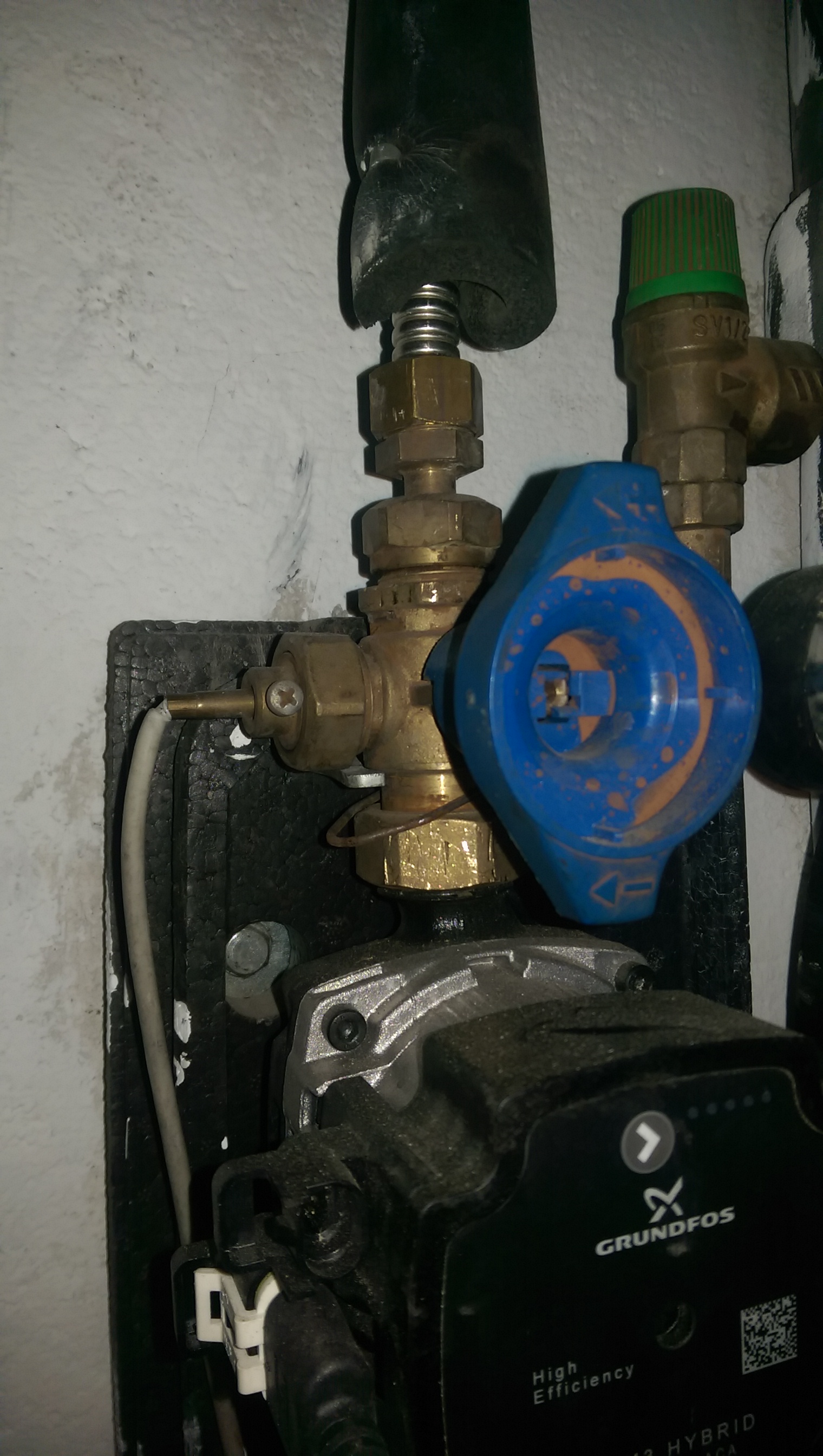 haustechnik-energie-heizung-pumpe-grundfos-ventil.jpg