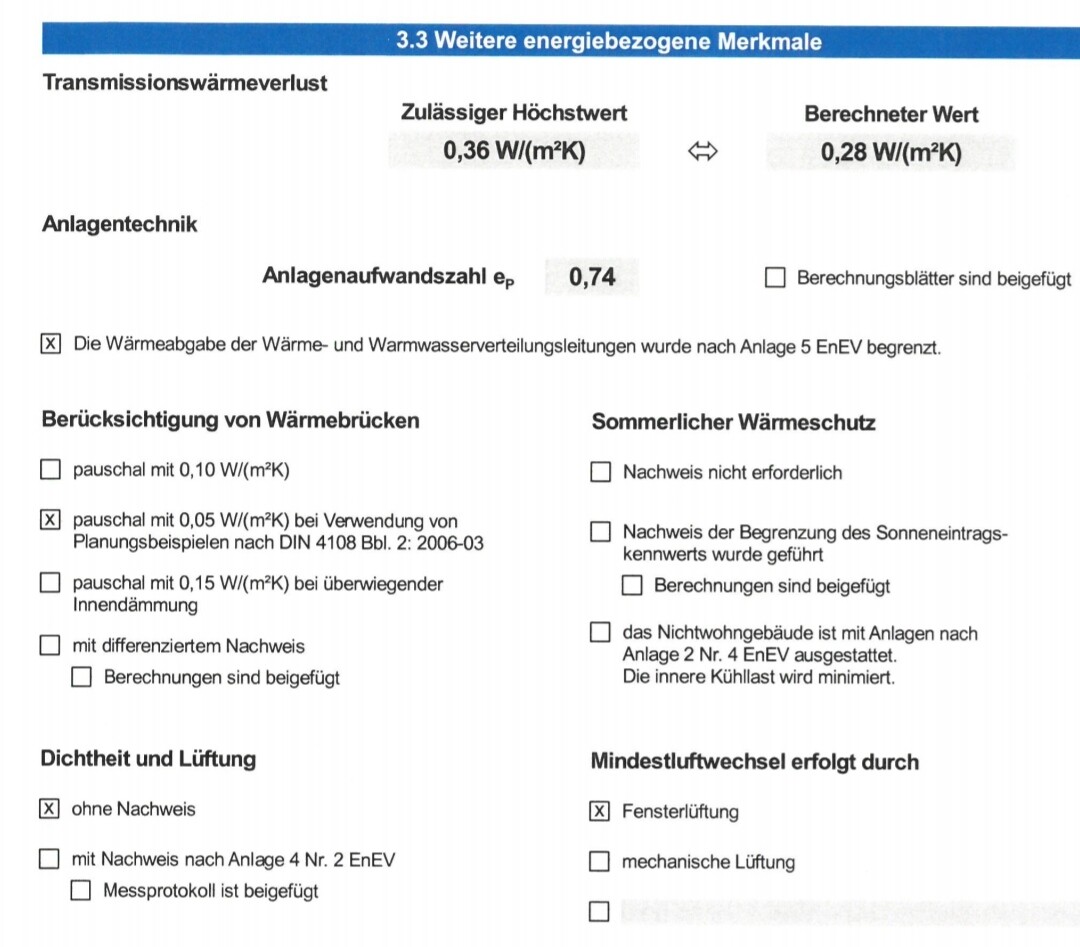 Energiemerkmale: Transmissionswärmeverlust, Anlagenaufwand, Wärmebrücken, Dämmung.