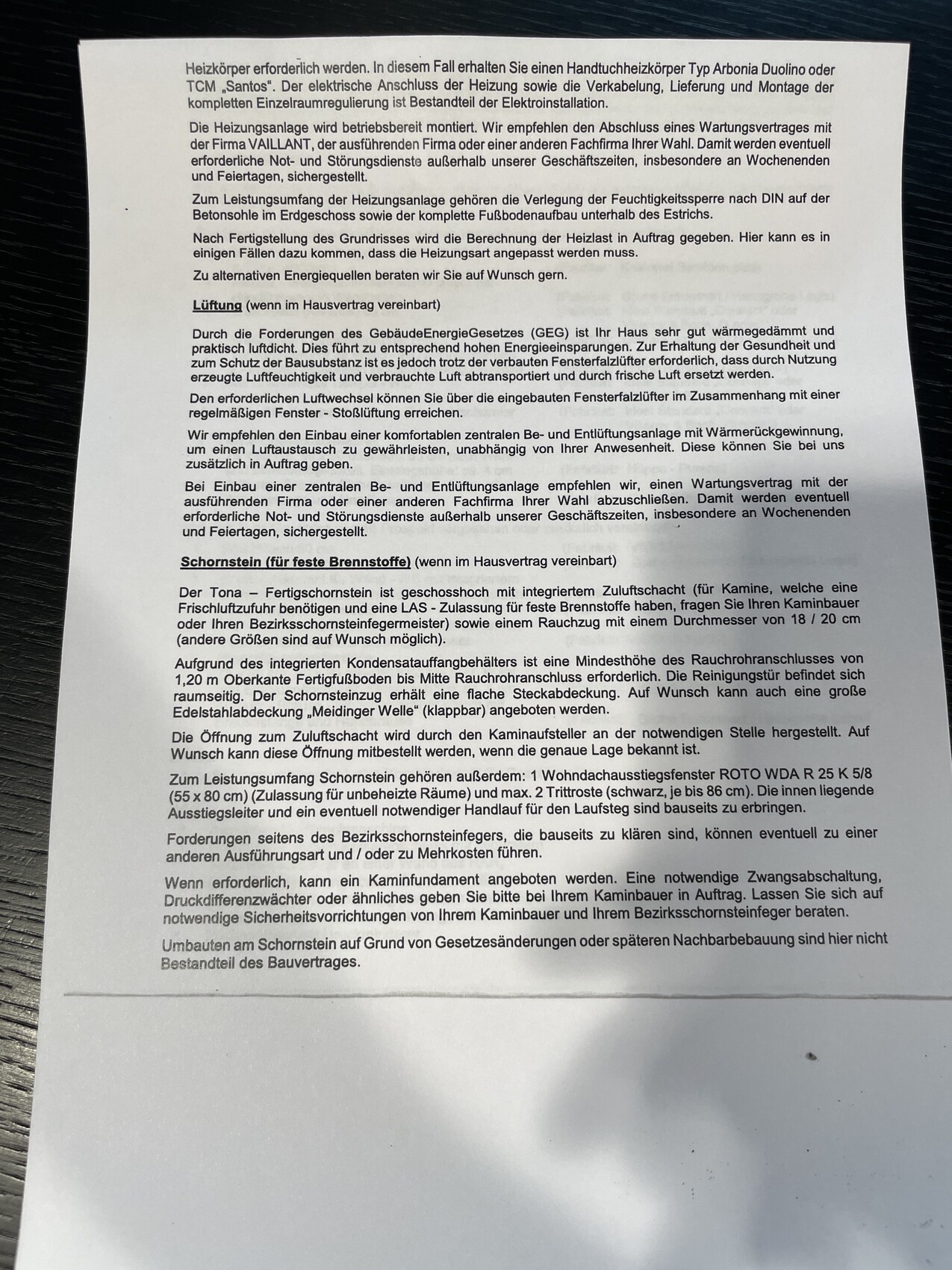 Seite mit technischen Hinweisen zu Heizung, Lüftung und Schornstein.
