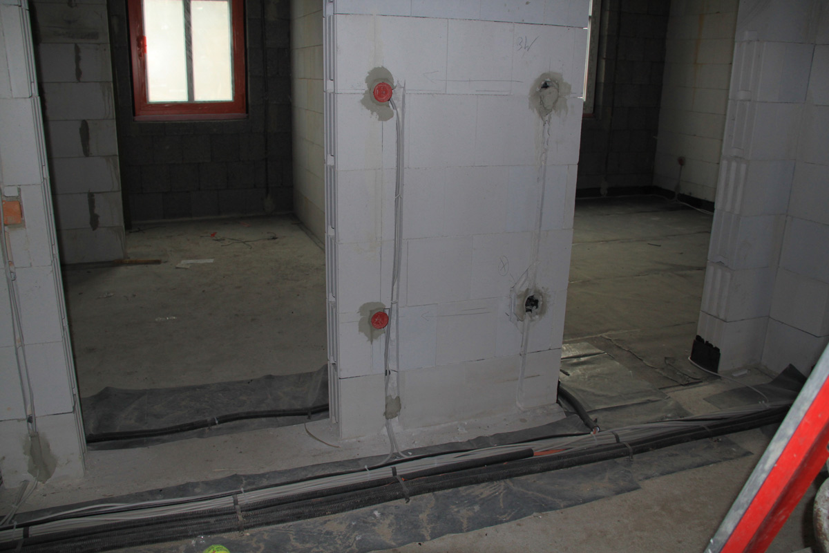 heizungsleitungen-chaotisch-verlegt-163792-1.jpg