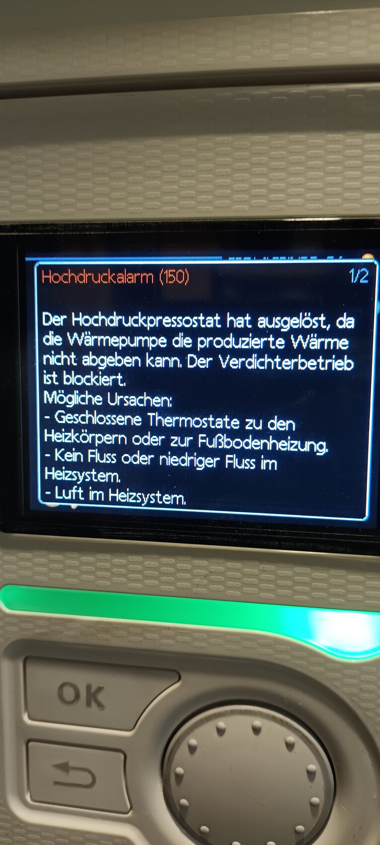 Display zeigt Hochdruckalarm (150) und Hinweise zu Thermostaten, Fluss und Luft.