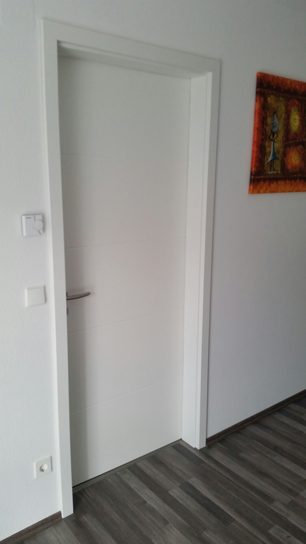 heller-innenflur-moderne-tuer-eingangsbereich.jpg