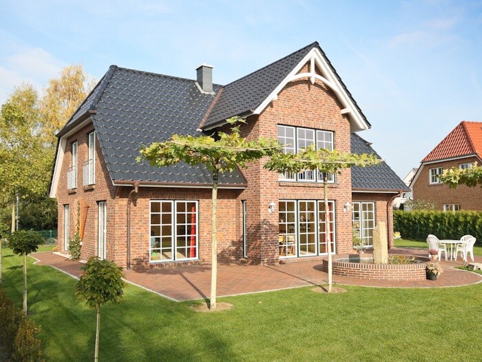 helles-ziegelhaus-mit-garten-und-terrasse.jpg