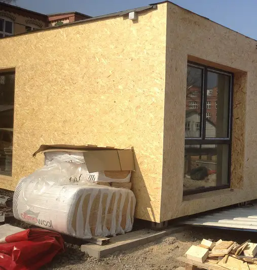 hochenergetisches-modulhaus-aus-seecontainern-61352-3.jpg