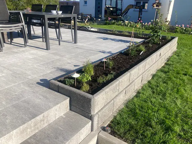 hochterrasse-mit-natursteinen-ideenfindung-507581-1.jpg