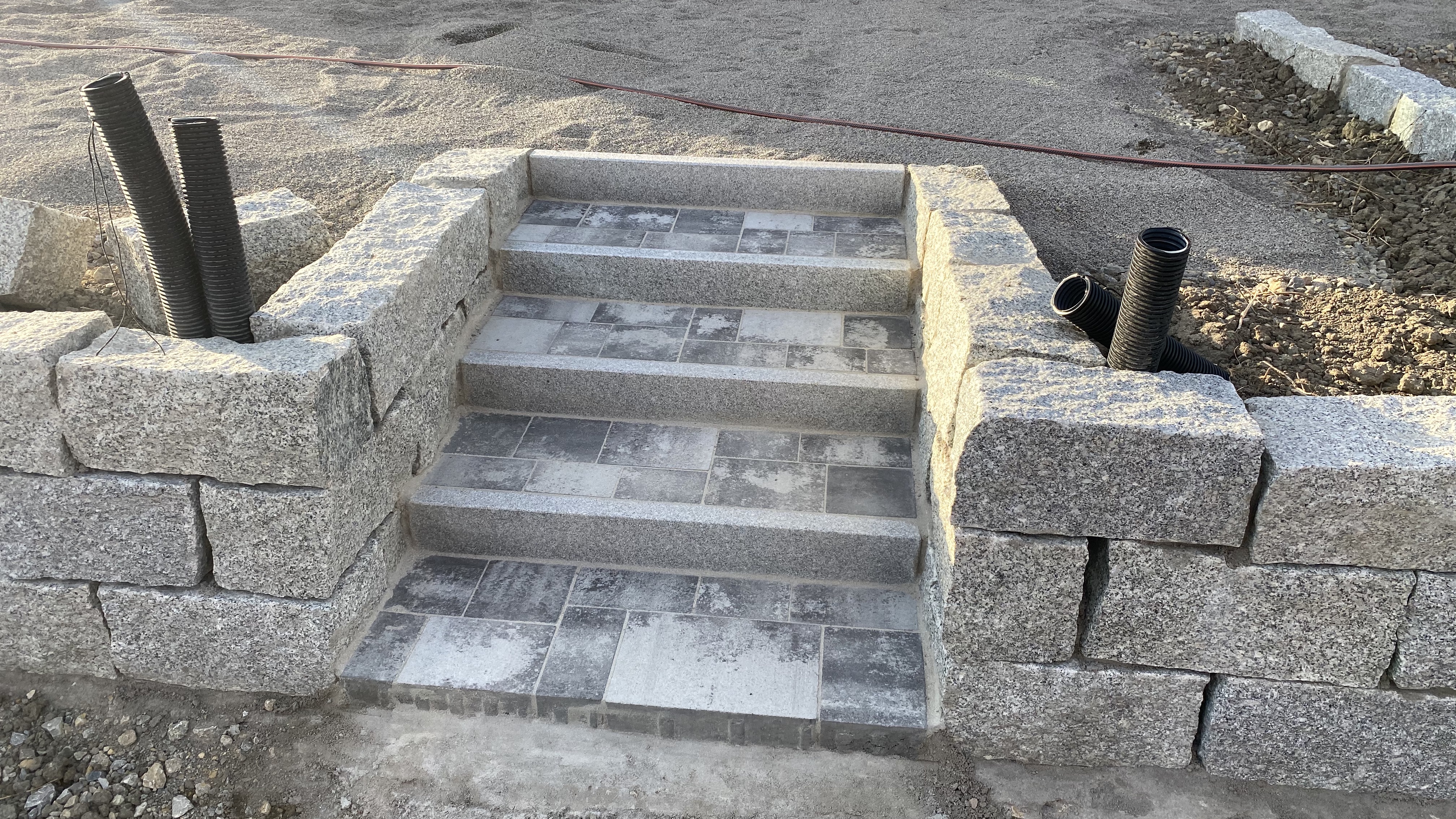 hochterrasse-mit-natursteinen-ideenfindung-507665-4.jpeg