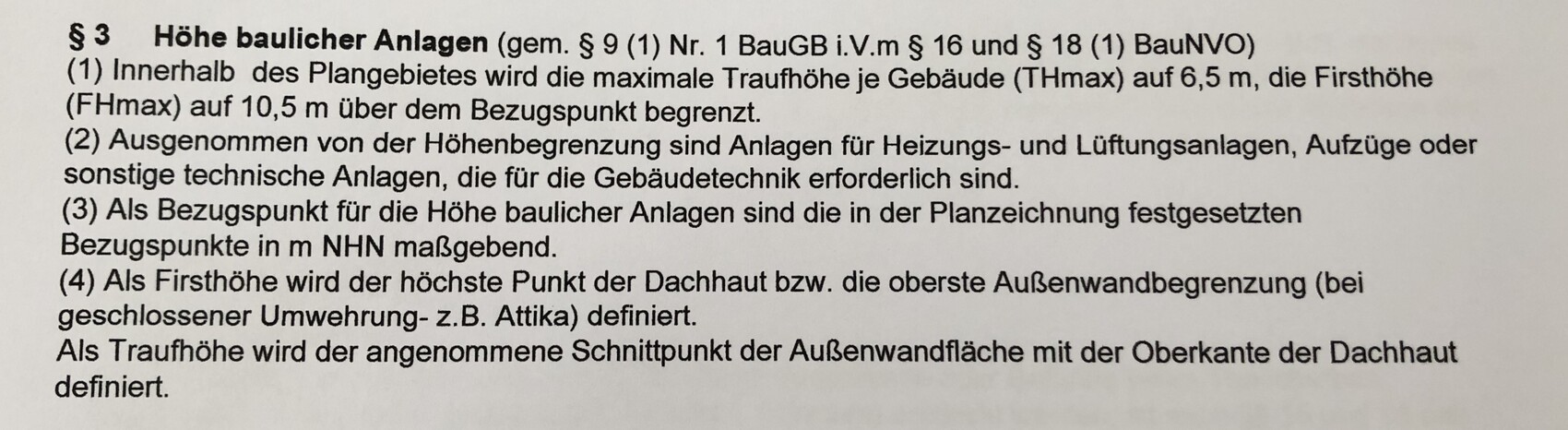 Seitenabschnitt zu §3: Höhe baulicher Anlagen, Traufhöhe, Firsthöhe, Bezugspunkte.