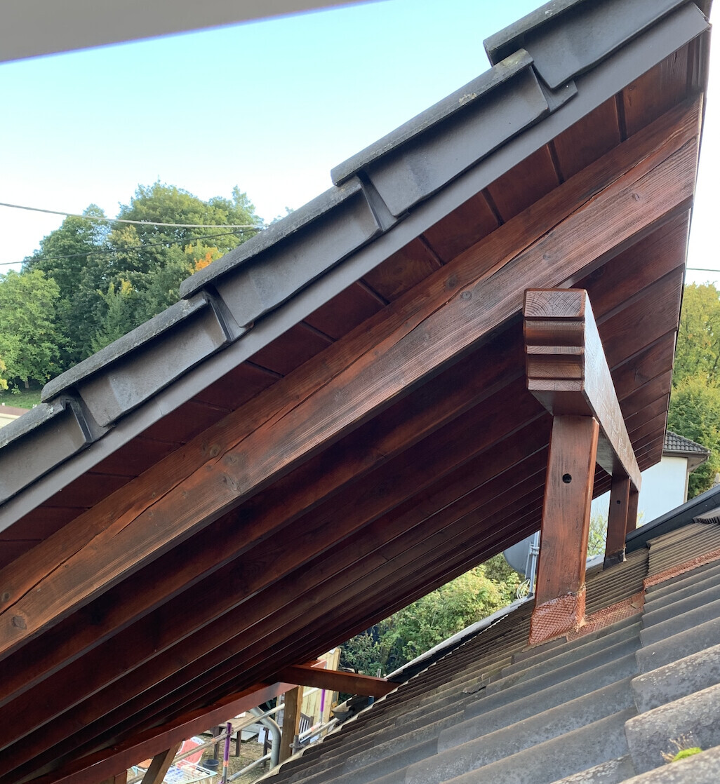 holz-dachkonstruktion-dachstuhl-holzbau.jpg