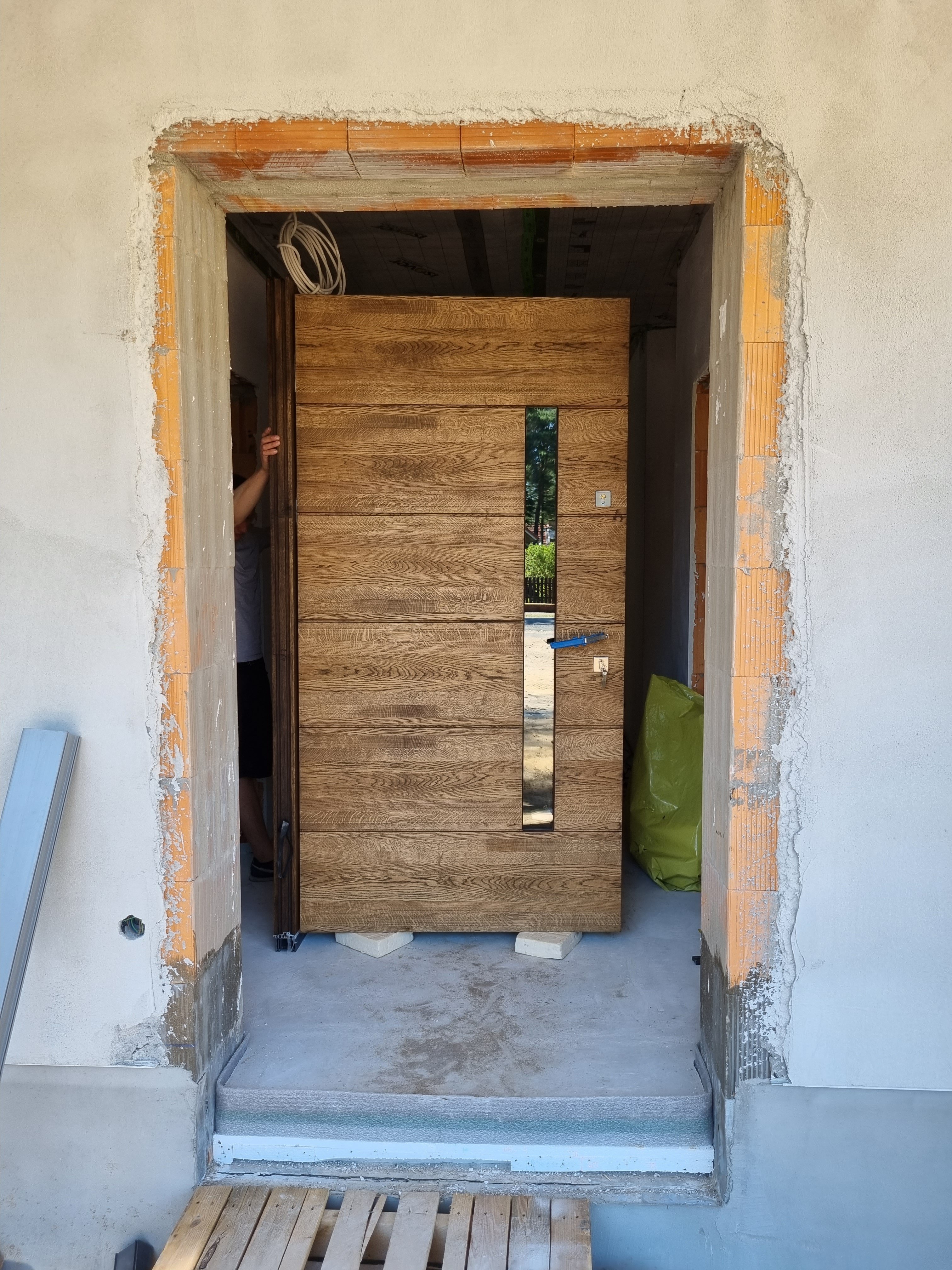 holz-eingangstuer-bau-unterkonstruktion.jpg