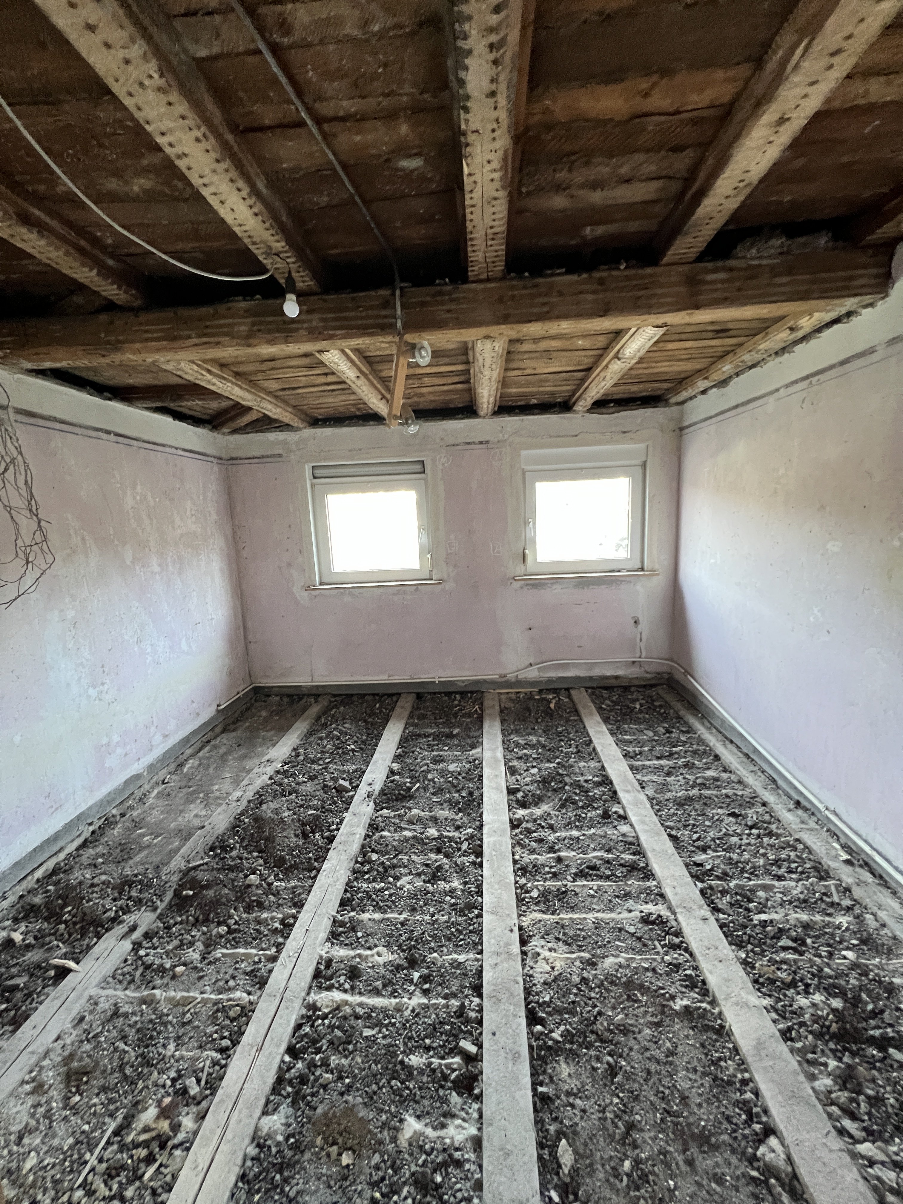 holzbalkendecke-renovieren-und-aufbau-613678-1.jpeg