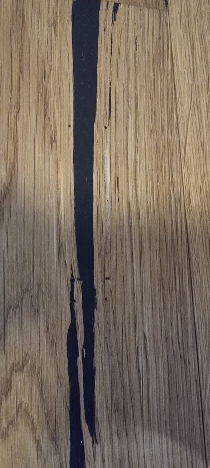 Nahaufnahme von Holzbodenplatten mit dunkler Fuge