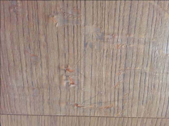 holzboden-raue-oberflaeche-mikrokratzer-struktur-bodenbelage.JPG