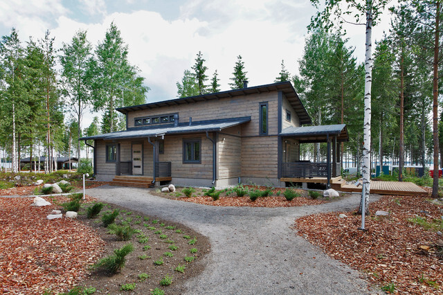 holzhaus-im-wald-idyllische-aussenansicht.jpg