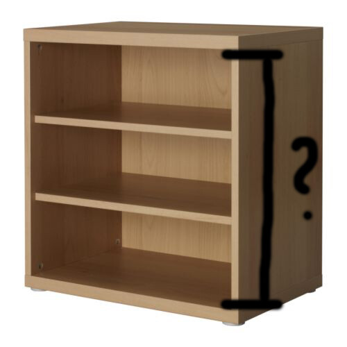 Helles Holzregal mit drei Regalböden, offene Front; seitlich großes schwarzes Fragezeichen.