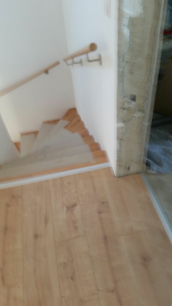 holzstufen-innenbereich-treppenbau-baustelle.jpg