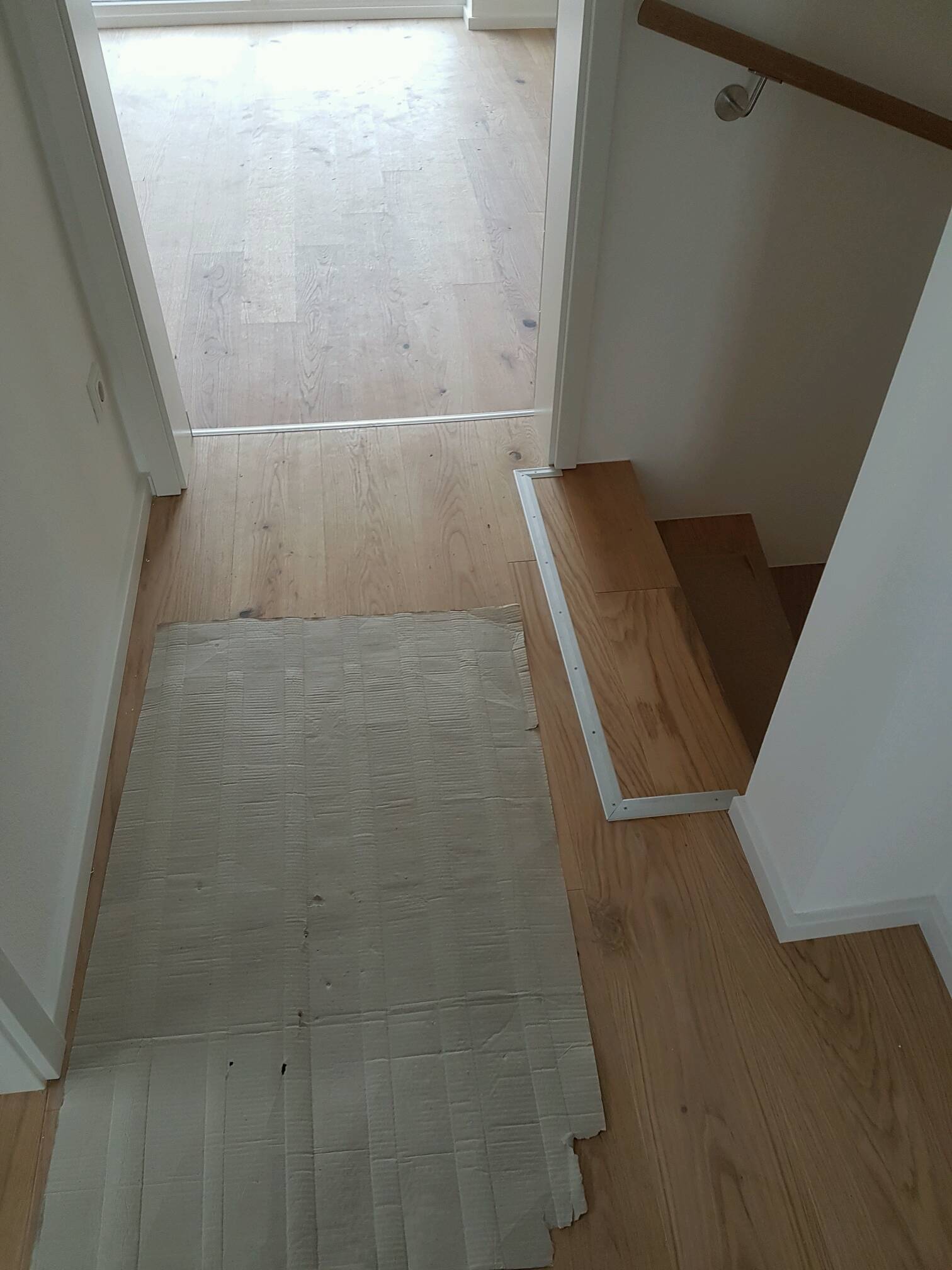holztreppe-heller-innenbereich-renoviert.jpg