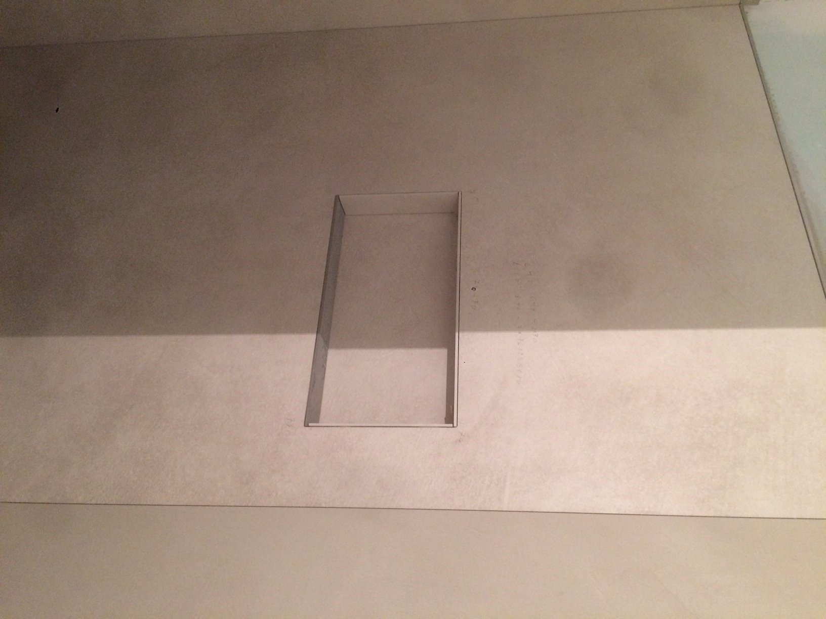 idee-fuer-dusch-rueckwand-gesucht-fliesengroessen-problem-349757-1.JPG