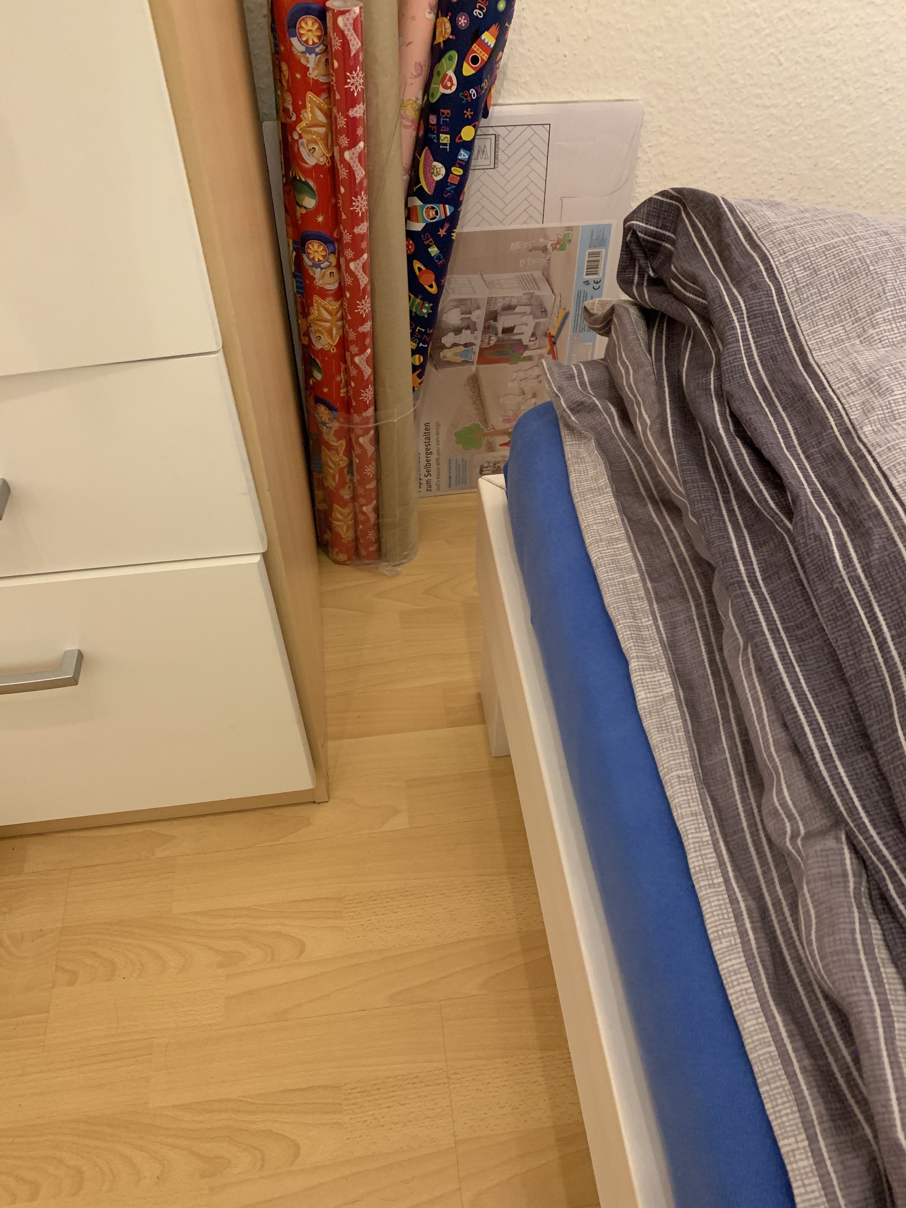 idee-schlafzimmer-bett-schrank-anordnung-298937-1.jpg