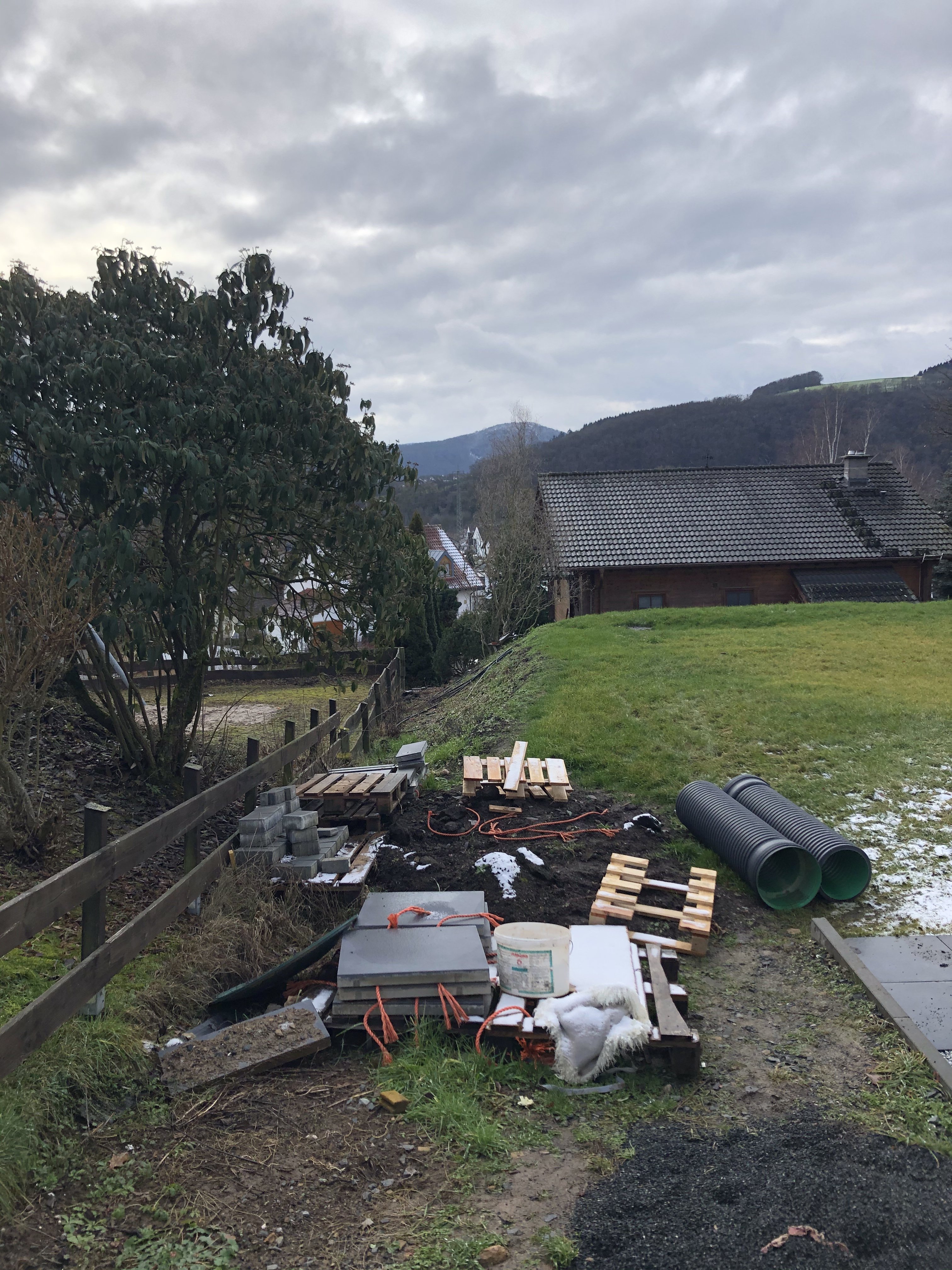 ideen-fuer-anlage-des-hangs-gartenhaus-466362-3.jpeg
