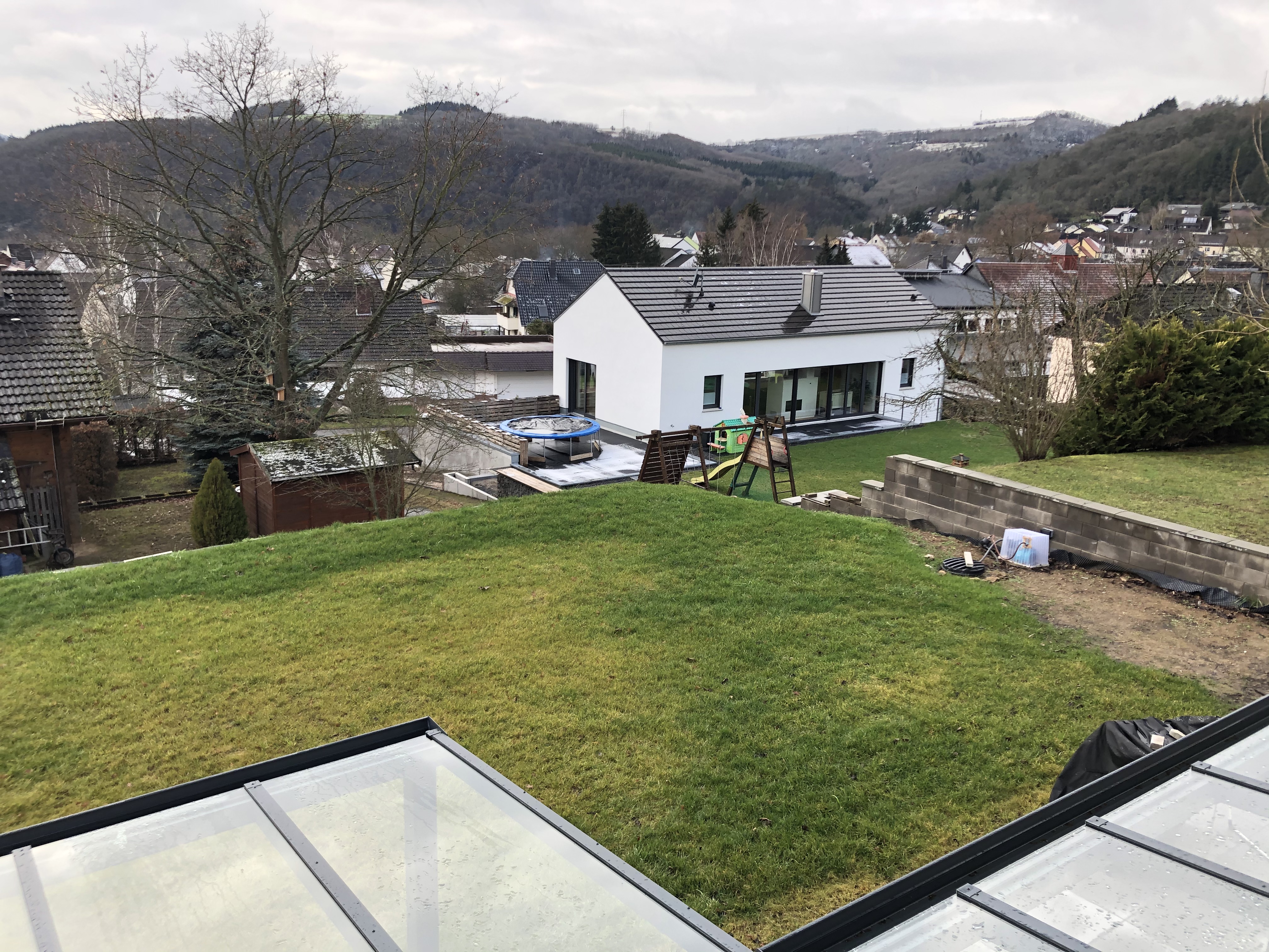 ideen-fuer-anlage-des-hangs-gartenhaus-466362-4.jpeg
