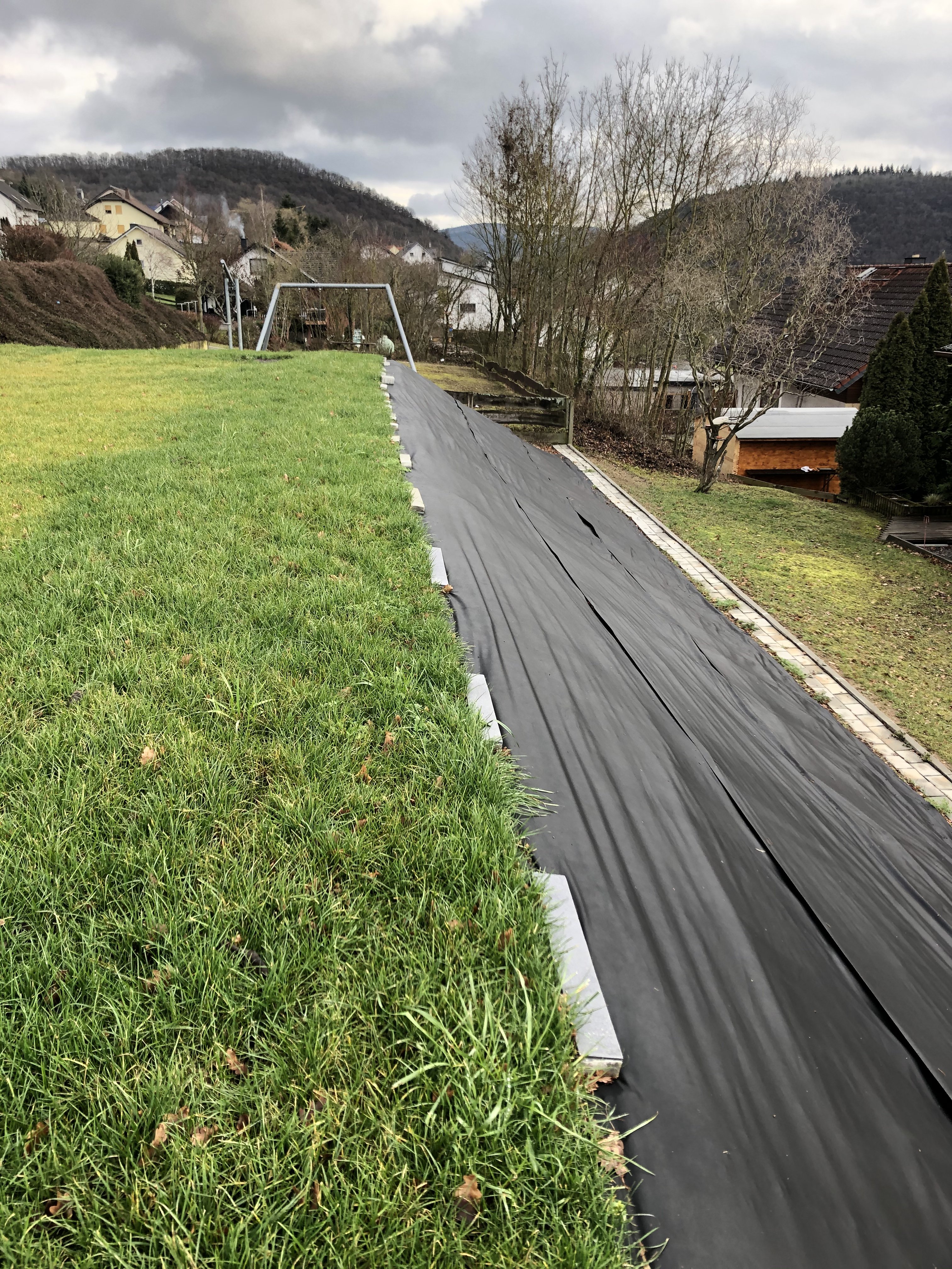 ideen-fuer-anlage-des-hangs-gartenhaus-466362-7.jpeg