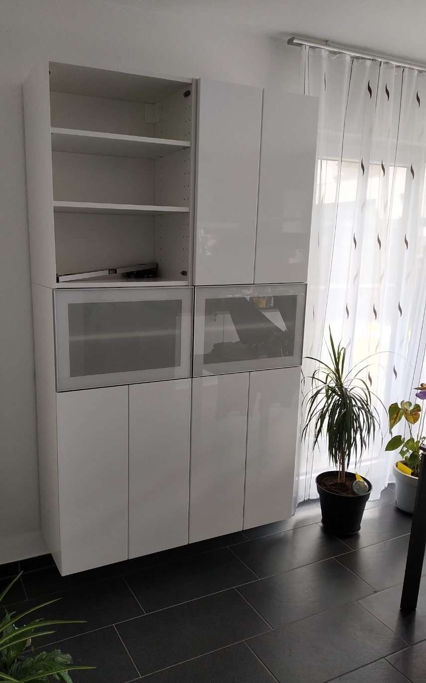 ikea-besta-wohnzimmer-wandmontage-korpusse-uebereinander-445012-1.jpg