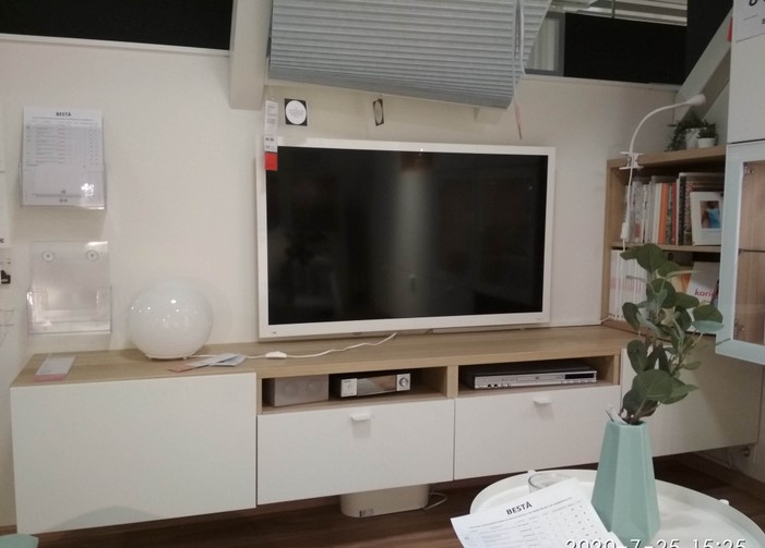 ikea-tv-bank-besta-wandmontage-448425-2.jpg