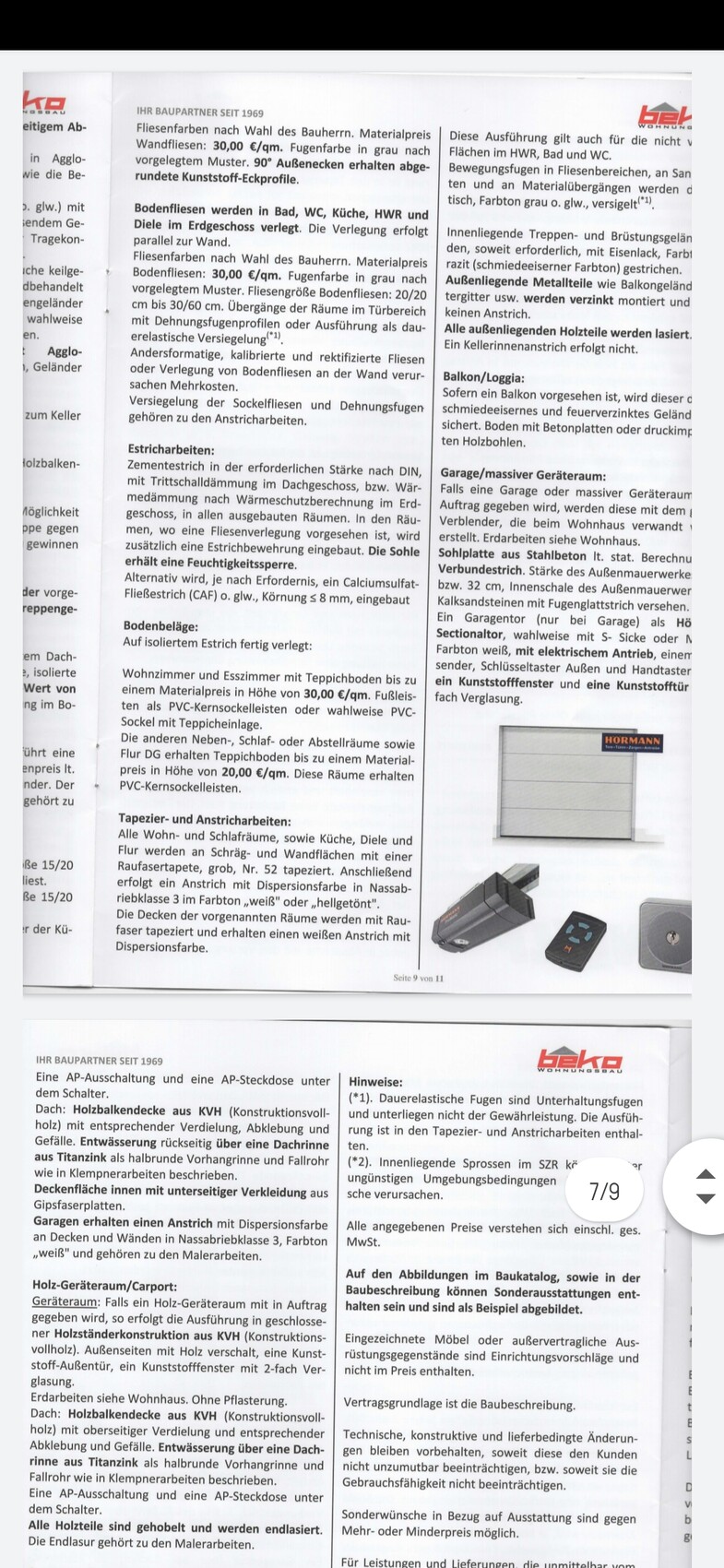 Zwei Seiten eines Baukatalogs mit vielen Textabschnitten und kleinen Produkt-Bildern am unteren Rand.