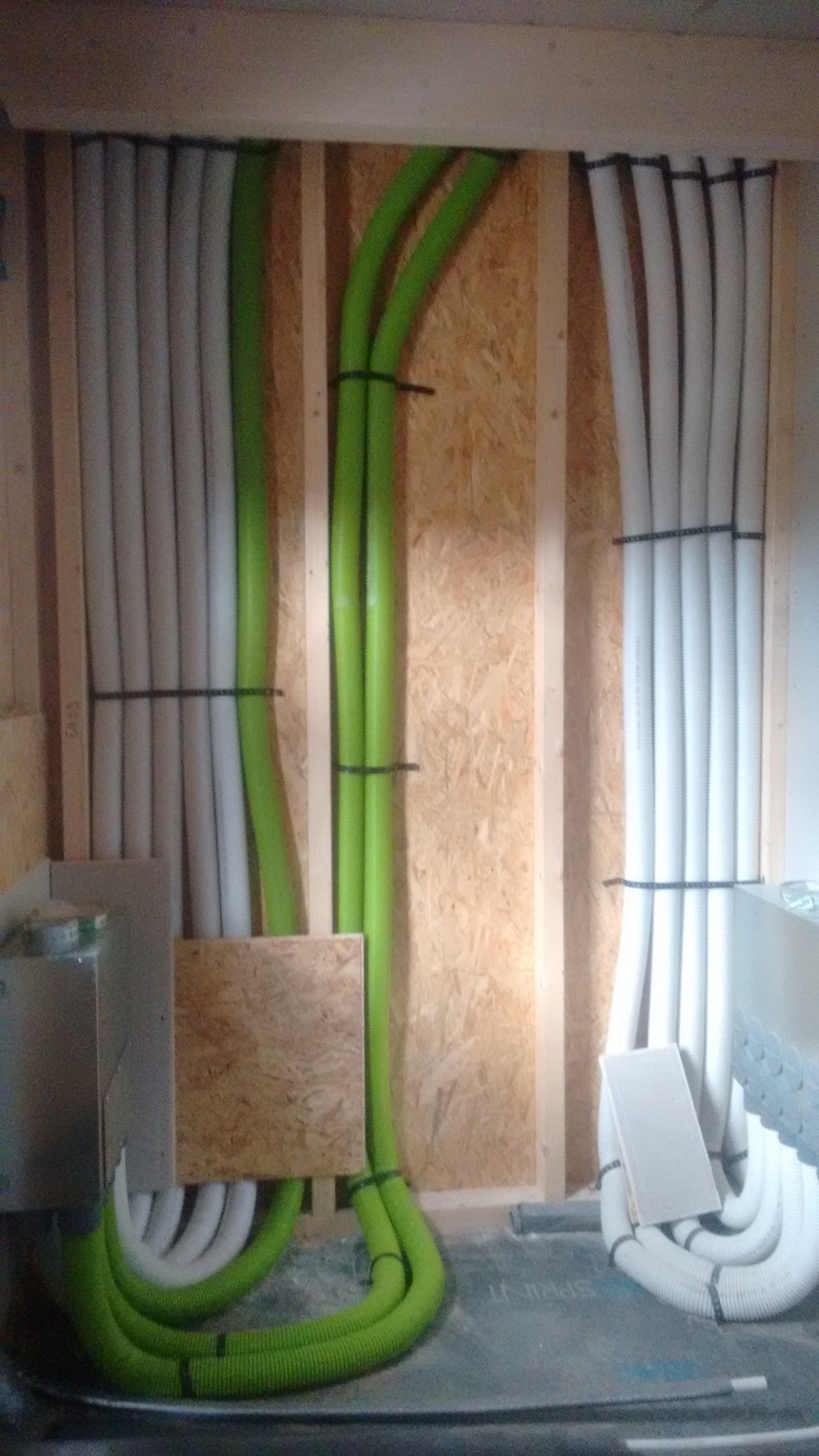 installationswand-drahtverlegung-unterputz.jpg