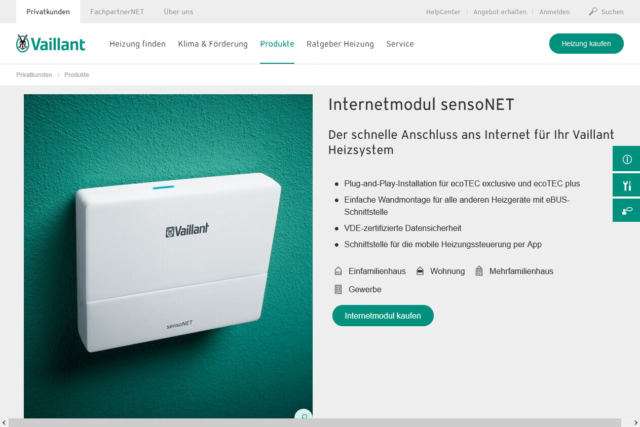 Weißes Vaillant sensoNET Internetmodul an türkisgrüner Wand, Logo sichtbar.