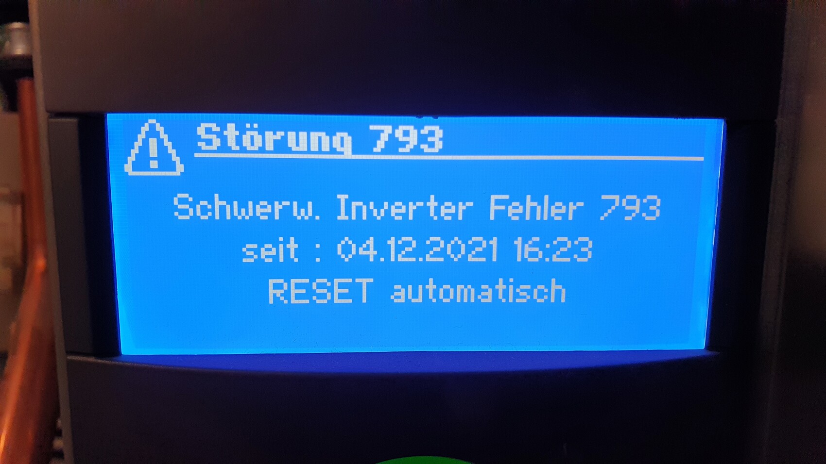 Blaue Displaywarnung: Störung 793, Inverter-Fehler, seit 04.12.2021 16:23, RESET automatisch.