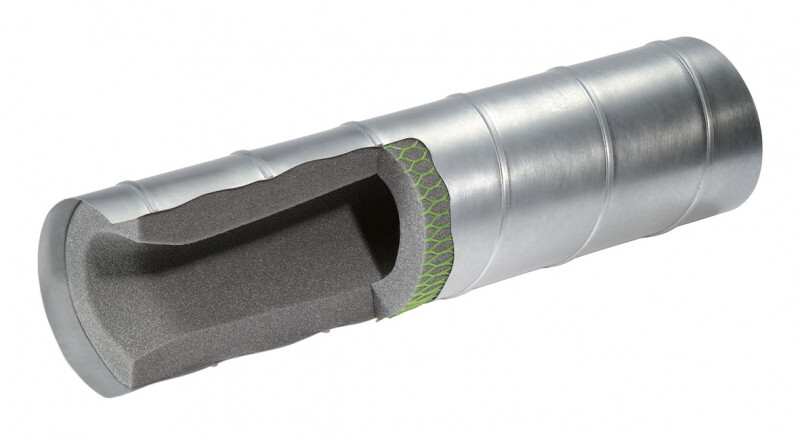 Silberner Metallzylinder mit segmentierter Außenfläche, offenes dunkles Innenfach und grünem Ring am Rand
