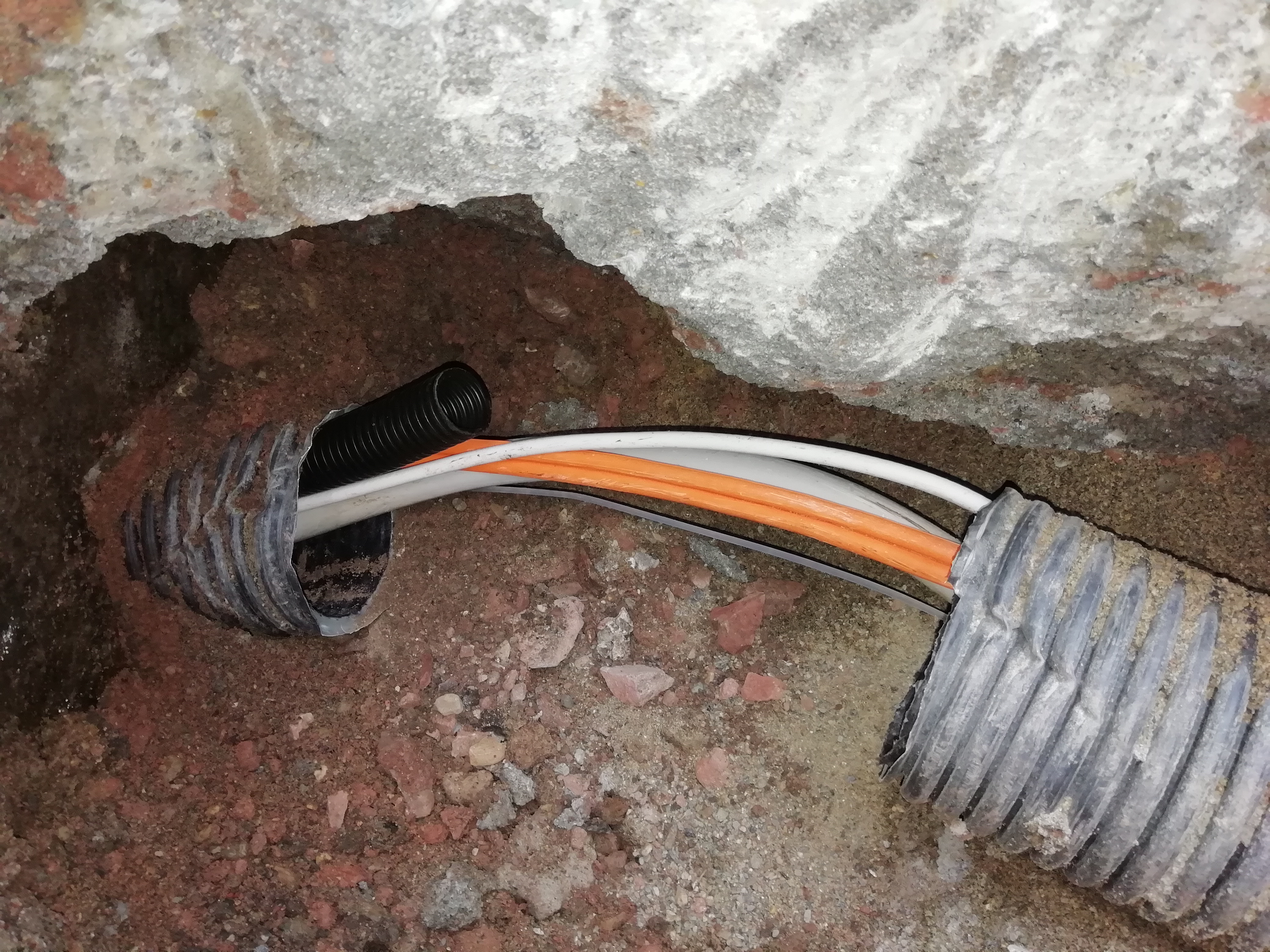 kabel-durch-leerrohr-einziehen-408477-1.jpg