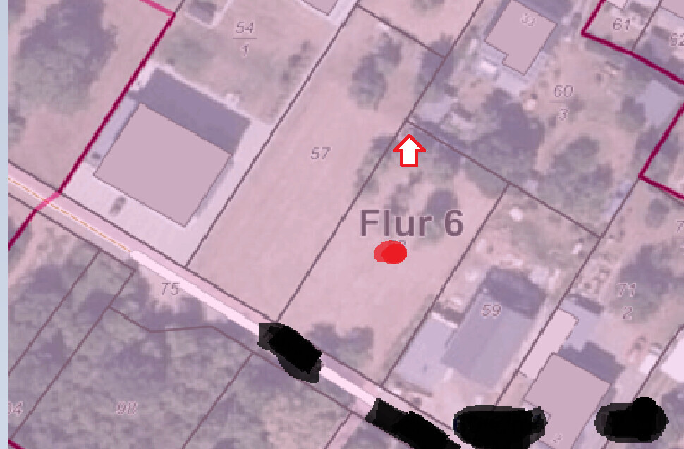 Kartenansicht eines Grundstücks: Flur 6, roter Pin markiert Standort; angrenzende Parzellen.