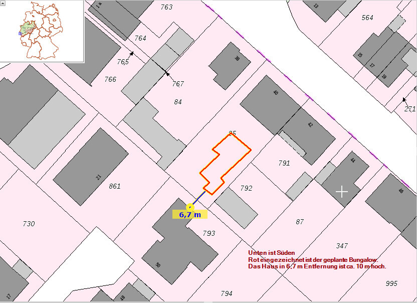 Katasterplan mit orange markiertem Hausgrundriss und Maßangabe 6,7 m