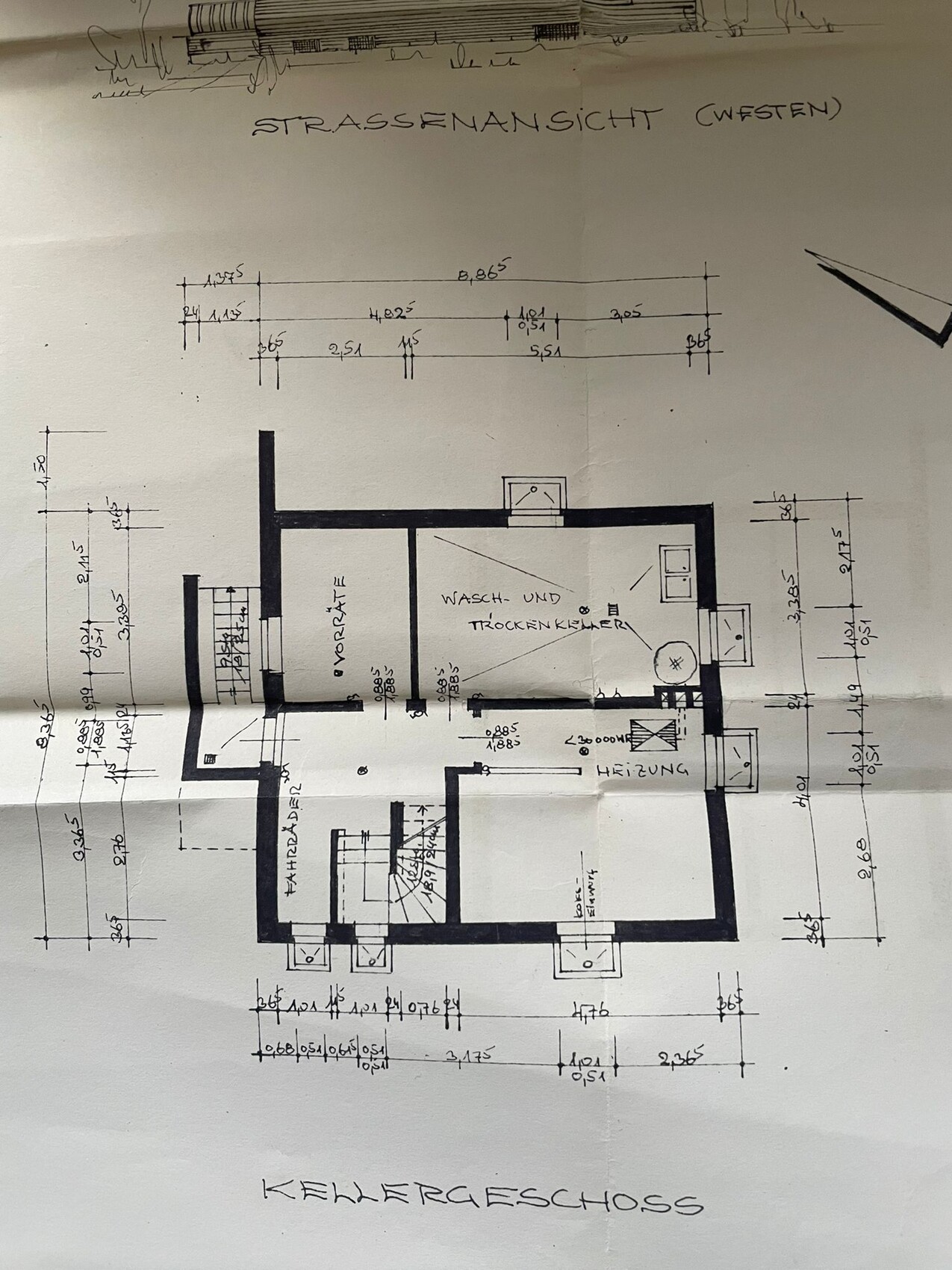 Grundriss Kellergeschoss: Wasch- und Trockenraum, Heizung, Treppen, Nebenräume.