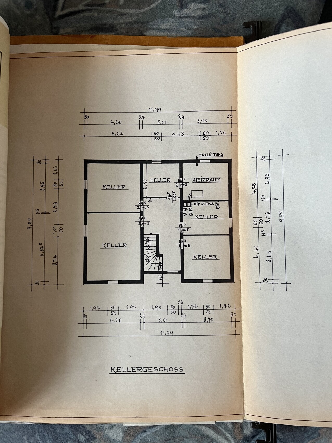 Grundriss Kellergeschoss mit mehreren Kellerräumen, Treppenhaus und Heizbereich