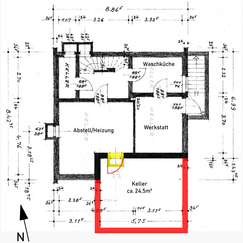 Kellergeschoss-Grundriss mit Abstell/Heizung, Werkstatt, Waschküche; rote Umrandung Keller, gelbe Tür.