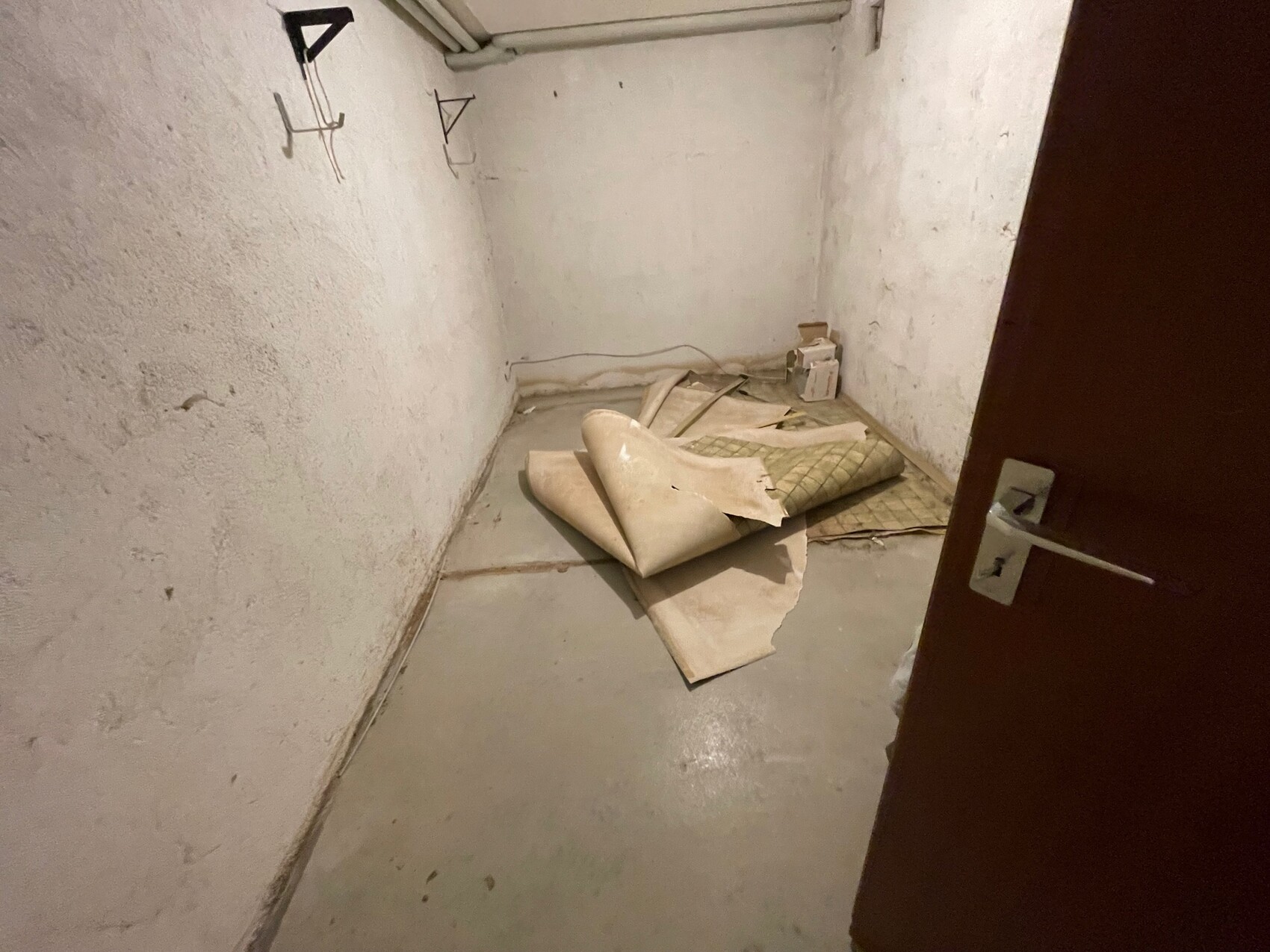 keller-raum-untergeschoss-baustelle-werkstoffe.jpg