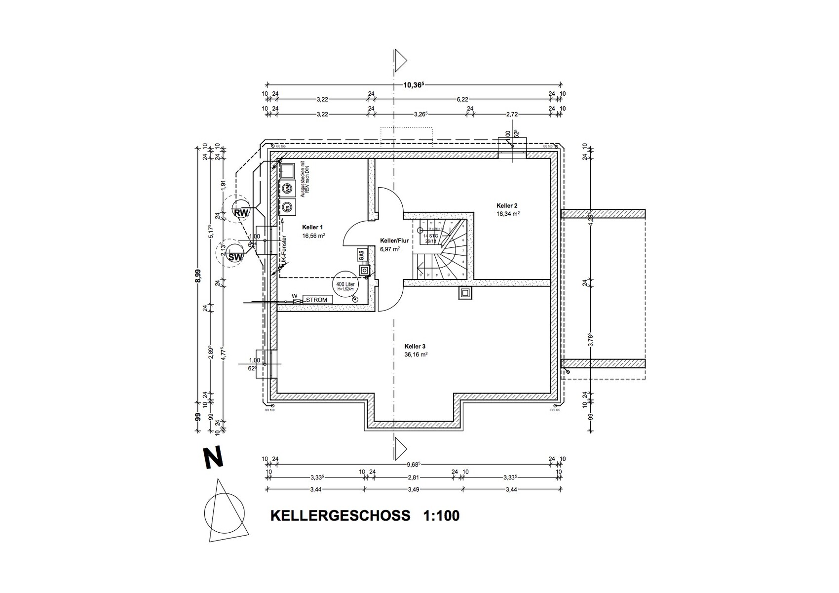 Detaillierter Kellergeschoss Grundriss mit drei Kellerräumen, Treppe und Wänden.