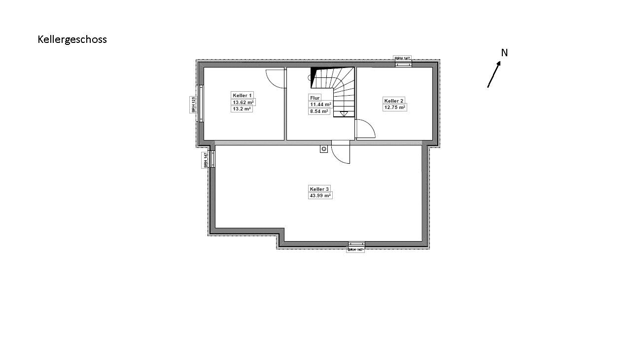 Kellergeschoss Grundriss mit drei Kellerräumen, Flur und Treppe