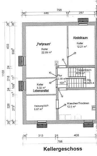 Kellergeschoss Grundriss mit Partyrraum, Abstellraum, Waschen/Trockenraum und Heizung