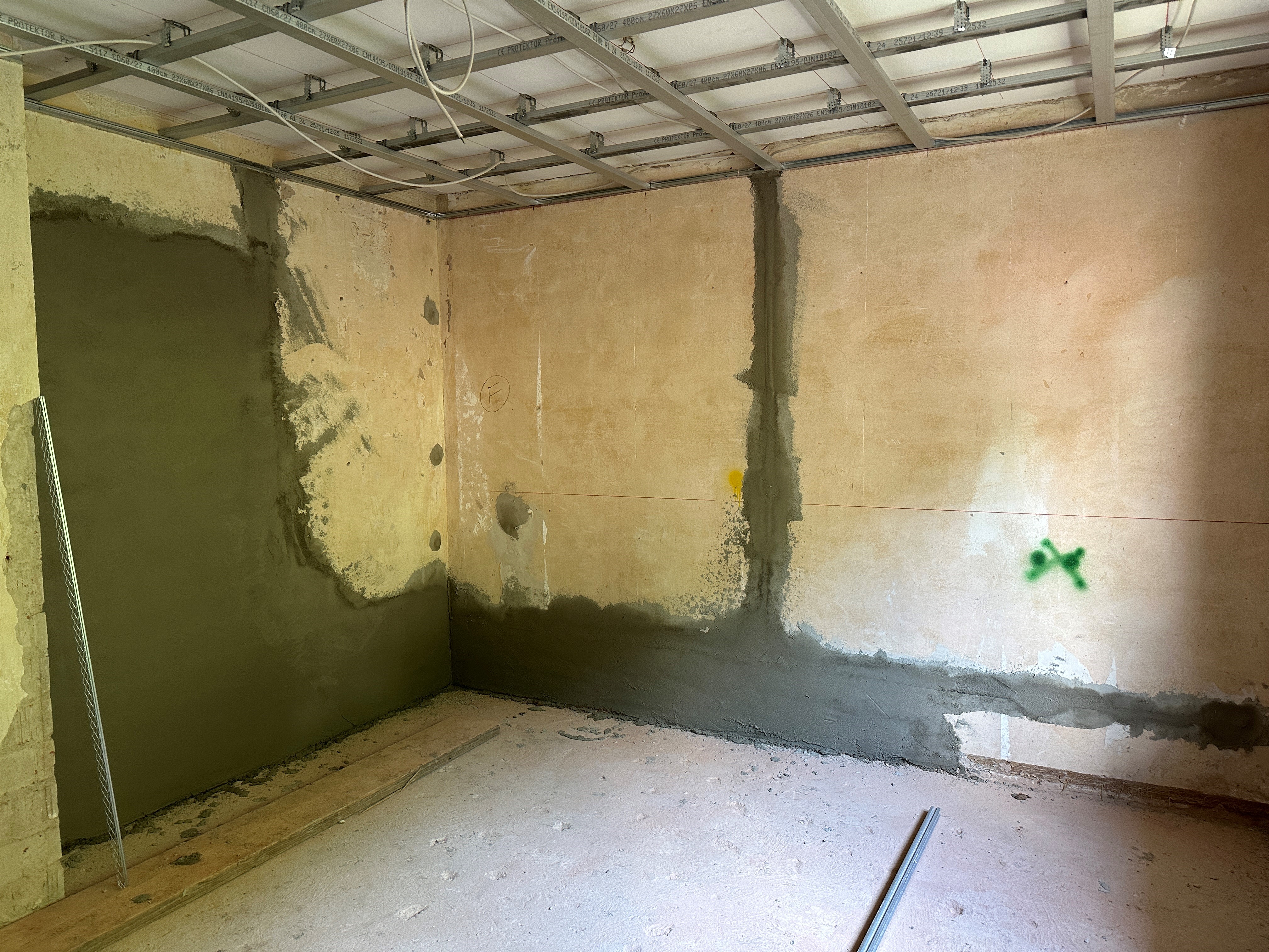 kernsanierten-altbau-spachteln-oberputzfeinputzspachtelmasse-633930-2.jpg